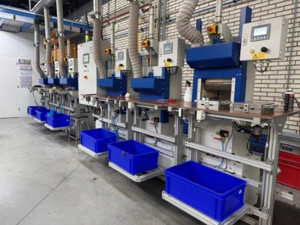 Vernieuwde rubber persen (6x 50 tons persen met vacuum kamers)